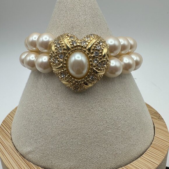 Vintage Richelieu Double Faux Pearl Bracelet with heart “centerpiece” covered in - Picture 2 of 14